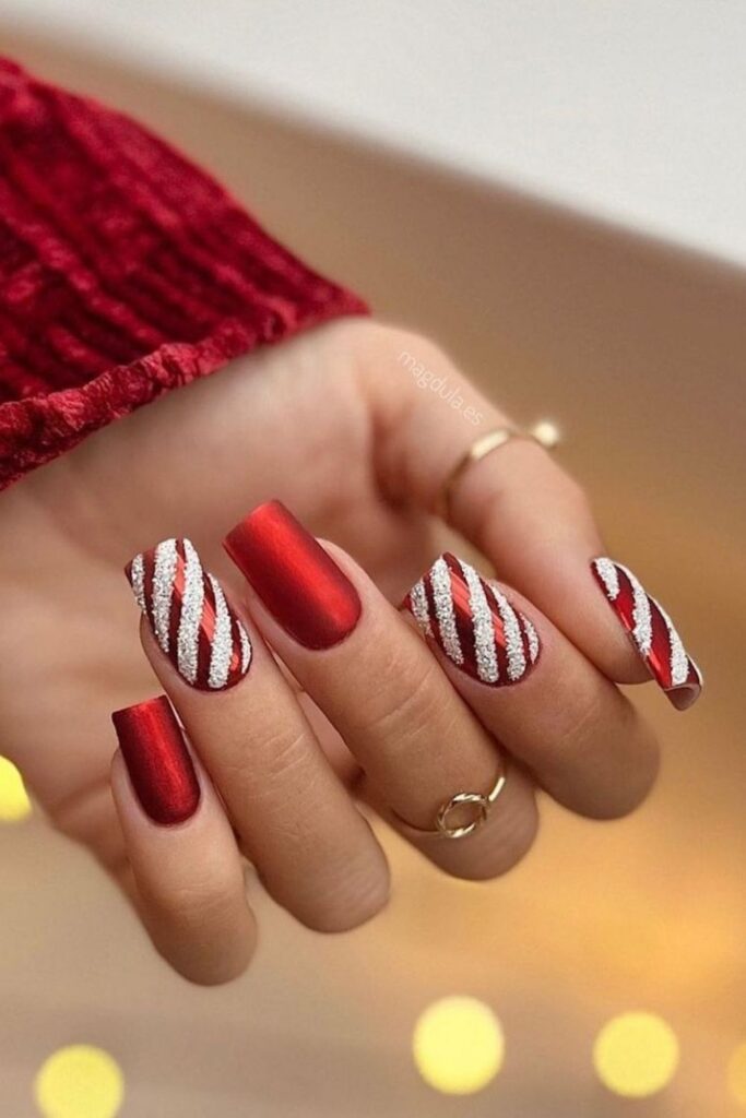 Red and white Christmas nails&nbsp;