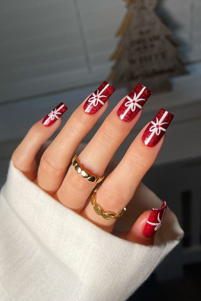 Wrapped presents Nails